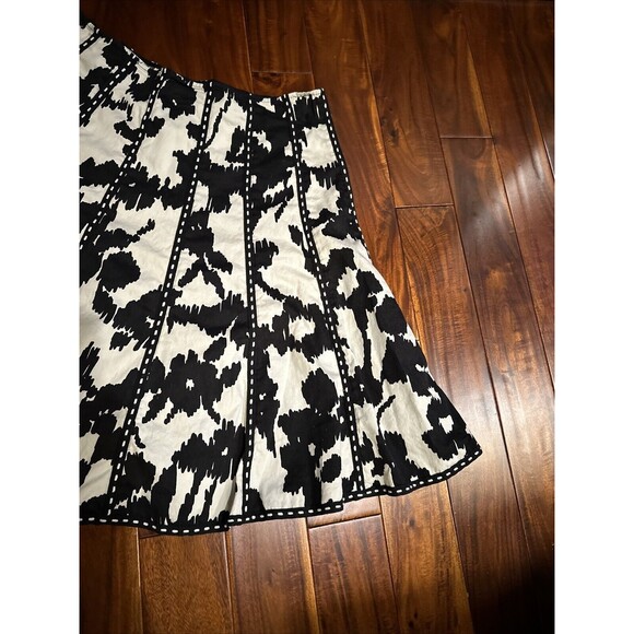 CAbi Women’s Skirt Size 8 Flare Boho Embroidered Stitch Black White 937 - Picture 2 of 14